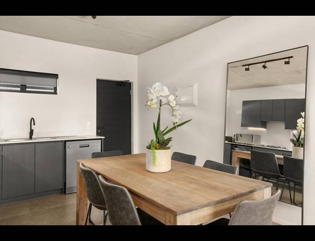 1 BEDROOM APARTMENT FOR SALE IN HYDE PARK